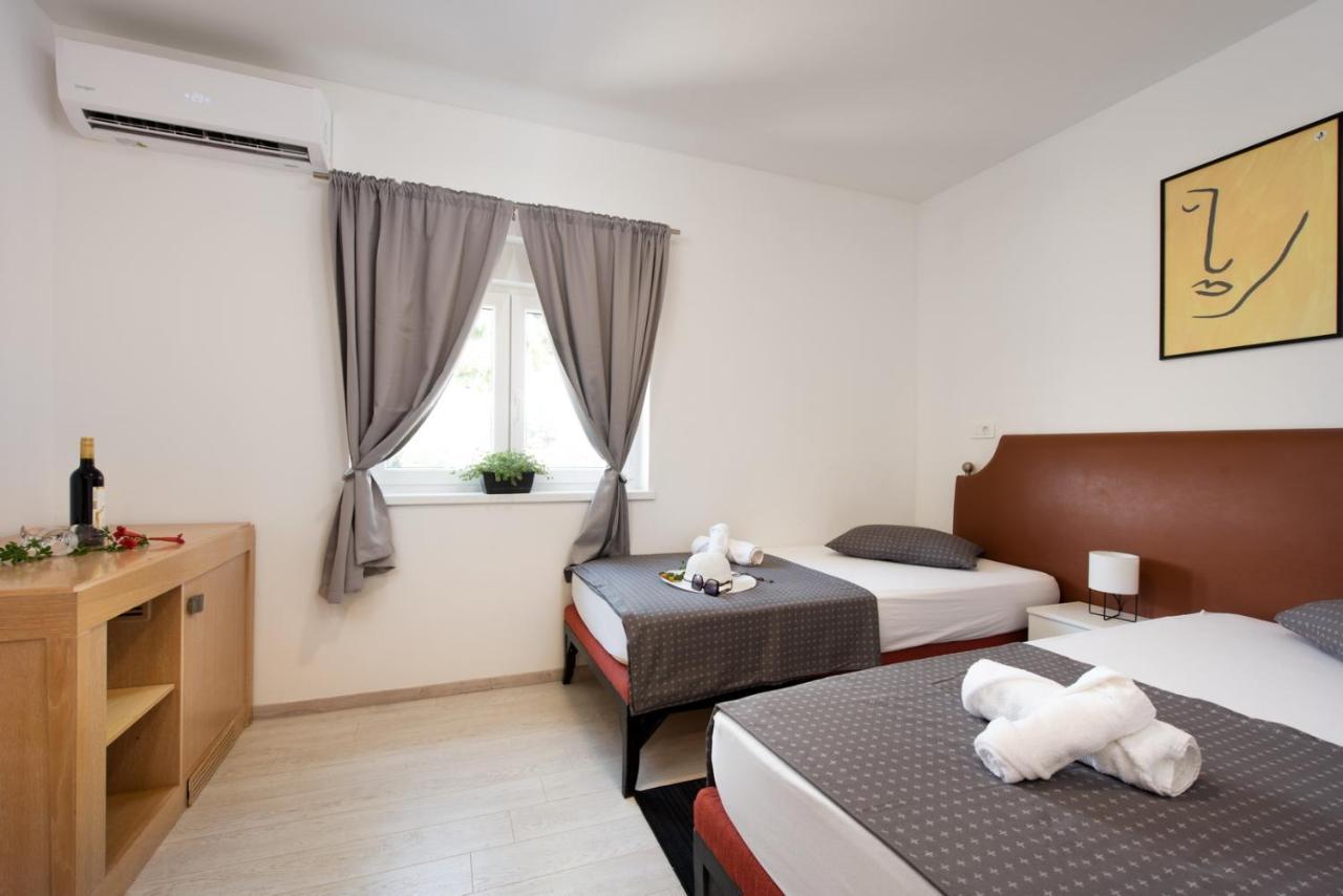 Hotel Potpićan 外观 照片