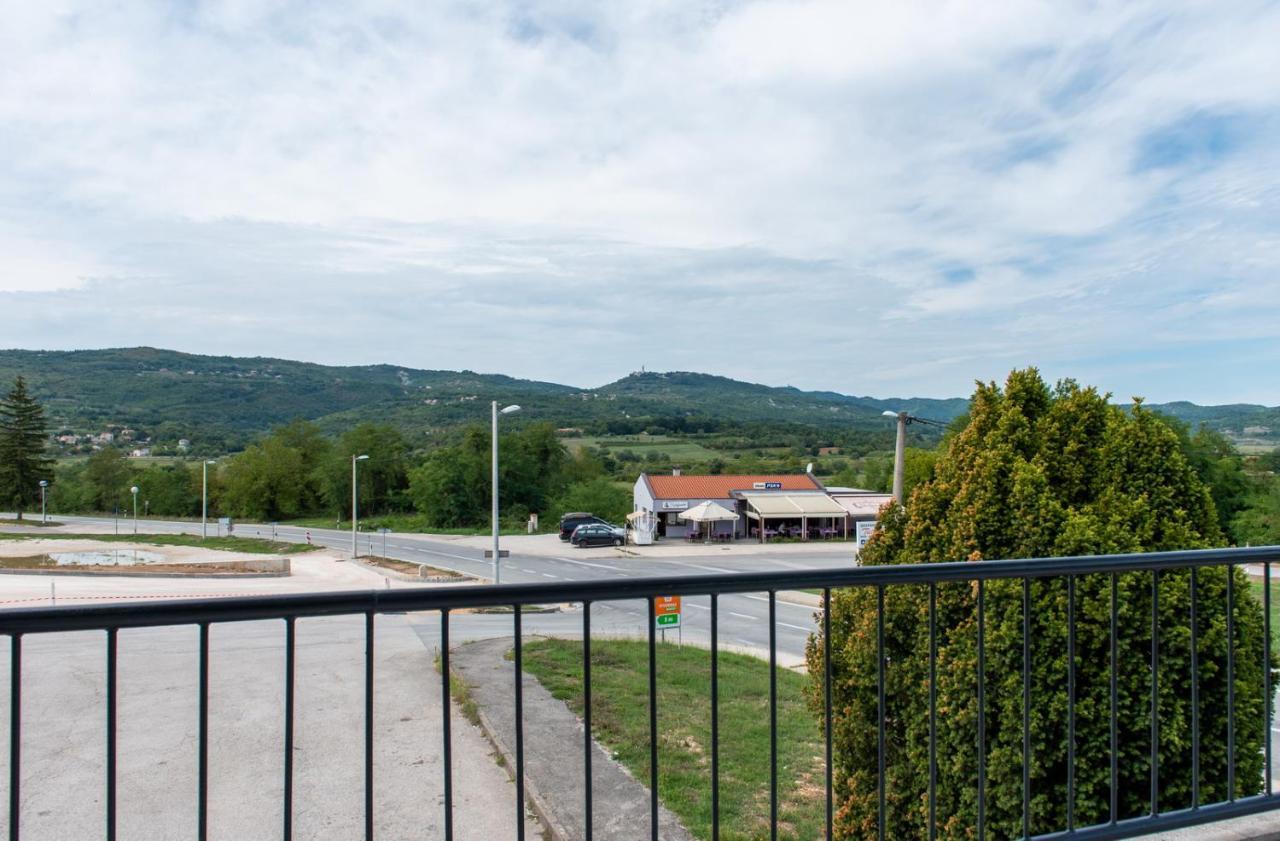 Hotel Potpićan 外观 照片