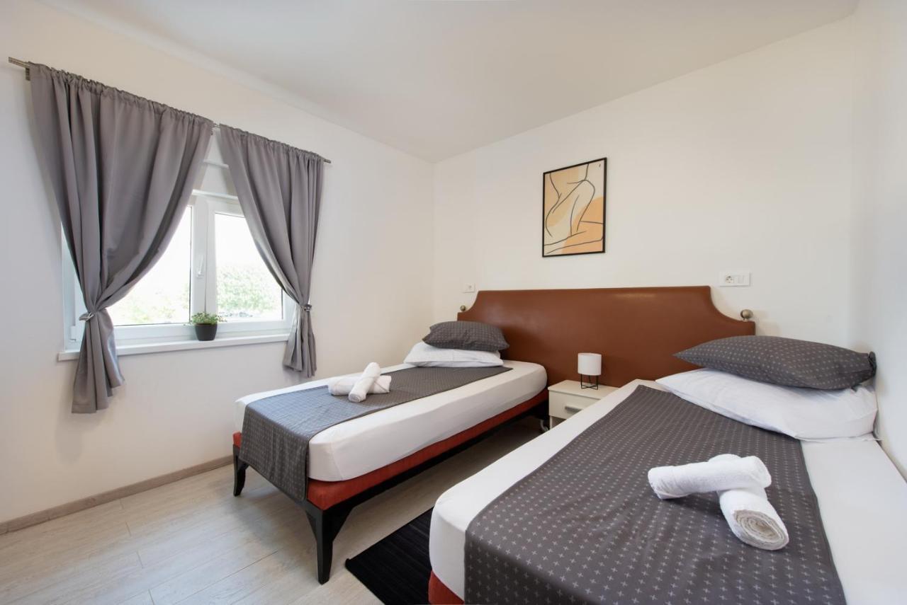 Hotel Potpićan 外观 照片
