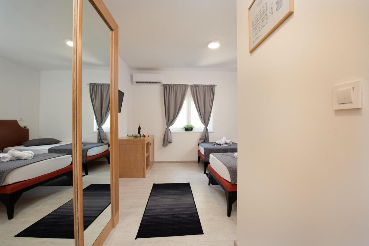 Hotel Potpićan 外观 照片